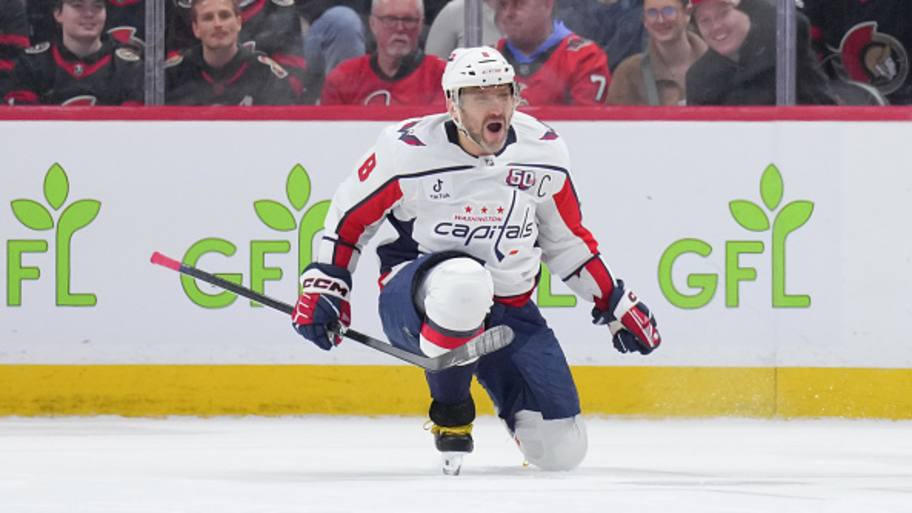 Alexander Ovechkin gör mål mot en annan målvakt